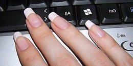 Белые пятна на ногтях – что делать?