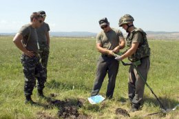 На Донетчине девять детей стали жертвами взрыва мины