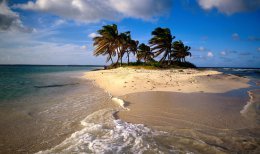 На Карибские острова надвигается ураган "Берта"