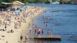В Киеве увеличилось количество отдыхающих на пляжах