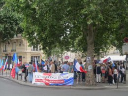 Во Франции около 200 человек митинговали за террористов ДНР и ЛНР