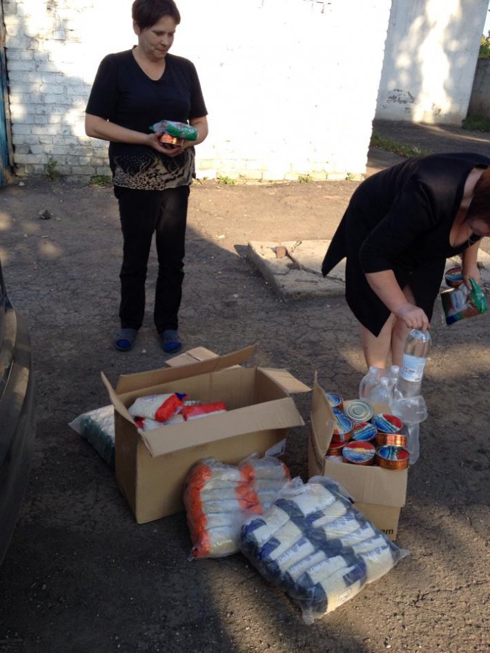 Артур Палатный помог жителям Донбасса продуктами и медикаментами (ФОТО)