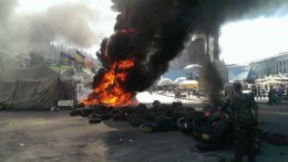 На Майдане горят шины
