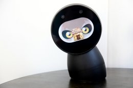 Семейный робот JIBO скоро поступит в продажу