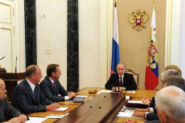 Путин провел экстренное совещание с членами Совета Безопасности