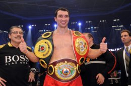 Владимир Кличко хочет помочь украинской армии, продав боксерские перчатки