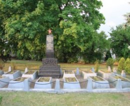 Вандалы разгромили памятник советским солдатам в Польше