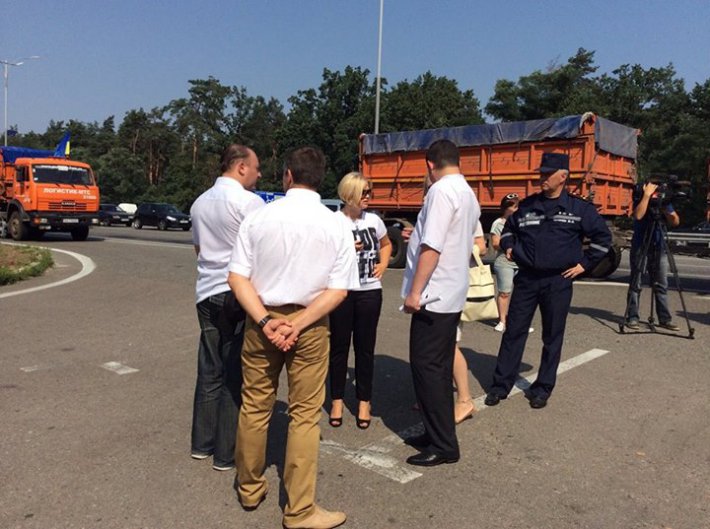 Киев, Харьков и Днепропетровск организовали собственную автоколонну гуманитарной помощи (ФОТО)