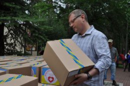 Украинцы из Чикаго отправили в Украину 120 коробок с лекарствами