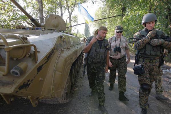 Турчинов провел награждение военнослужащих в 20-километровой зоне АТО (ВИДЕО)
