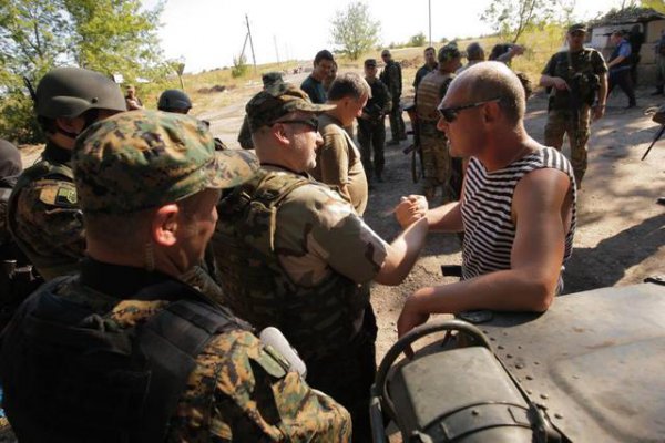 Турчинов провел награждение военнослужащих в 20-километровой зоне АТО (ВИДЕО)
