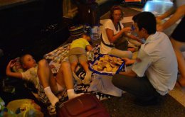 В Сочи туристы попали в "ад на колесах": поезда стояли 10 часов (ВИДЕО)