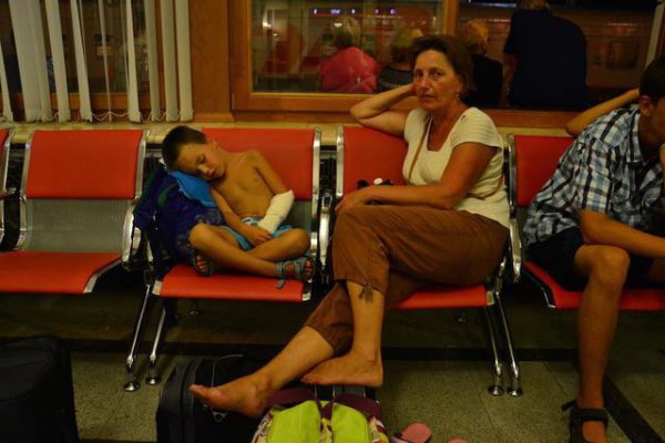 В Сочи туристы попали в "ад на колесах": поезда стояли 10 часов (ВИДЕО)