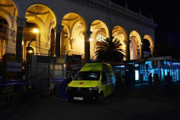 В Сочи туристы попали в "ад на колесах": поезда стояли 10 часов (ВИДЕО)