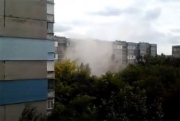 В Донецке снаряд попал в многоэтажный дом (ВИДЕО)