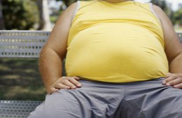 После 30 лет лишний вес приводит к слабоумию