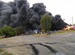 В Черкасской области сошел поезд, горят цистерны с топливом