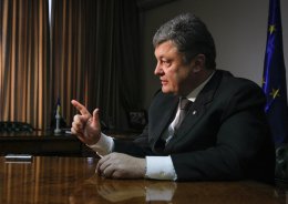 Порошенко считает вторжение "гуманитарного конвоя" грубым нарушением международных норм