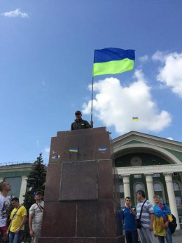 Олег Ляшко помог снести памятник Ленину в Северодонецке (ФОТО)