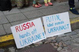В Эстонии пикетировали посольство РФ (ВИДЕО)
