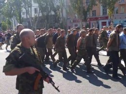 Друзья и родные опознали около 20 участников "парада пленных"