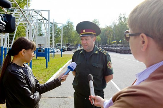 Военнослужащие Нацгвардии на новой бронированной технике отбыли в зону АТО (ВИДЕО)