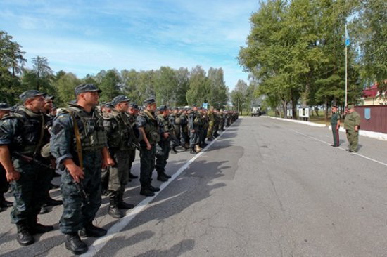 Военнослужащие Нацгвардии на новой бронированной технике отбыли в зону АТО (ВИДЕО)