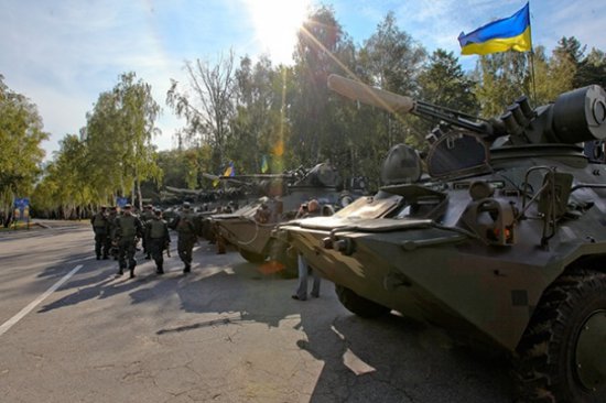 Военнослужащие Нацгвардии на новой бронированной технике отбыли в зону АТО (ВИДЕО)