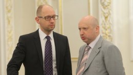 Из партии «Батькивщина» вышли ряд депутатов, в том числе Яценюк и Турчинов