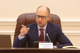 Яценюк хочет вместе с Меркель найти клиентов на украинскую трубу