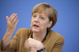 Меркель возмущена появлением российских десантников в Украине