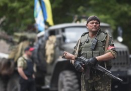 Жители Мариуполя выискивают бомбоубежища