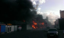 В Донецке горят рынок, железнодорожный вокзал и троллейбус (ФОТО)