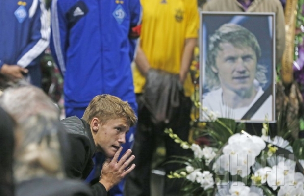Сегодня в Киеве попрощались с экс-футболистом ФК "Динамо" Андреем Гусиным (ФОТО)