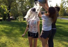 Семья Порошенко приняла участие в акции Ice Bucket Challenge (ВИДЕО)