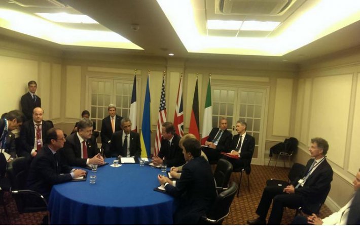 Петр Порошенко прибыл на саммит НАТО в Великобританию (ФОТО)