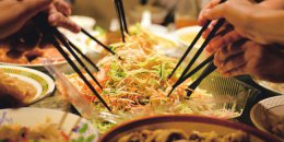 С помощью умных китайских палочек можно определить качество продукта (ФОТО)