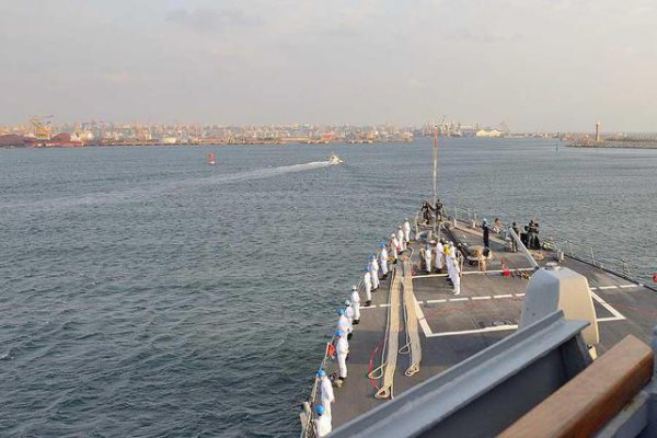 Ракетный эсминец ВМС США USS Ross отправляется в Одессу (ФОТО)