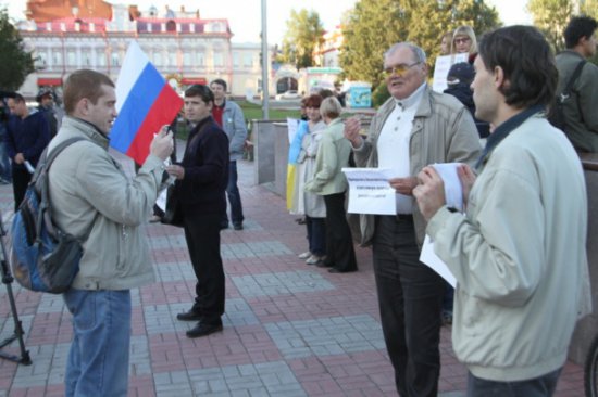 50 жителей Томска вышли протестовать против войны с Украиной (ФОТО)