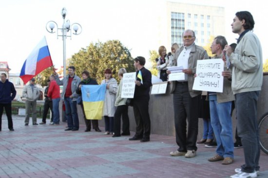 50 жителей Томска вышли протестовать против войны с Украиной (ФОТО)