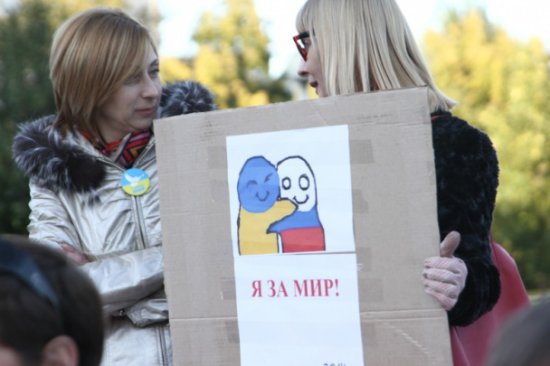 50 жителей Томска вышли протестовать против войны с Украиной (ФОТО)