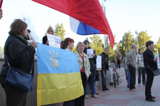 50 жителей Томска вышли протестовать против войны с Украиной (ФОТО)