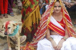 В Индии 18-летняя девушка вышла замуж за пса