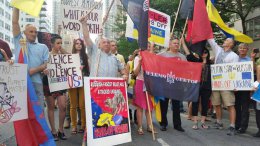 Украинцы в Нью-Йорке проводят пикет представительства России в ООН