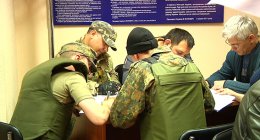 На Запорожье ждут добровольцев и готовят им военную технику