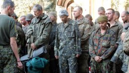 Освобожденных из плена солдат встретили в Днепропетровске