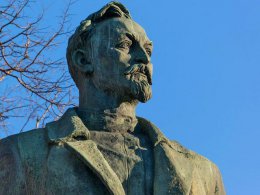 Памятник Дзержинскому вернули в центр Москвы Памятник Дзержинскому вернули в центр Москвы