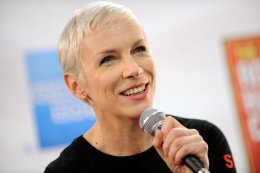 Экс-вокалистка группы Eurythmics объявила, что завершает свою сценическую деятельность
