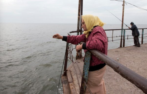 Мариуполь живет своей жизнью, несмотря на угрозу (ФОТО)