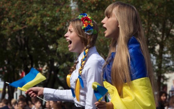 Мариуполь живет своей жизнью, несмотря на угрозу (ФОТО)